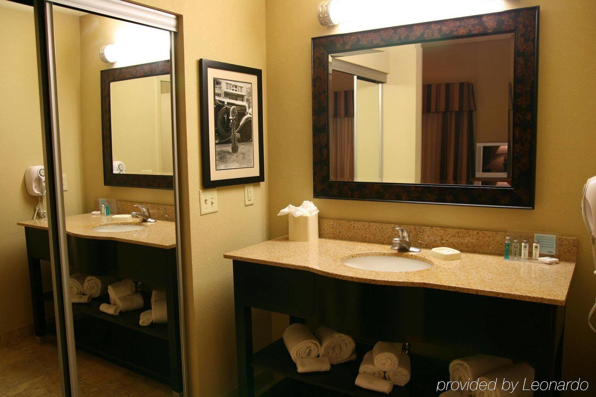 Hampton & Providence Park/airport 3*