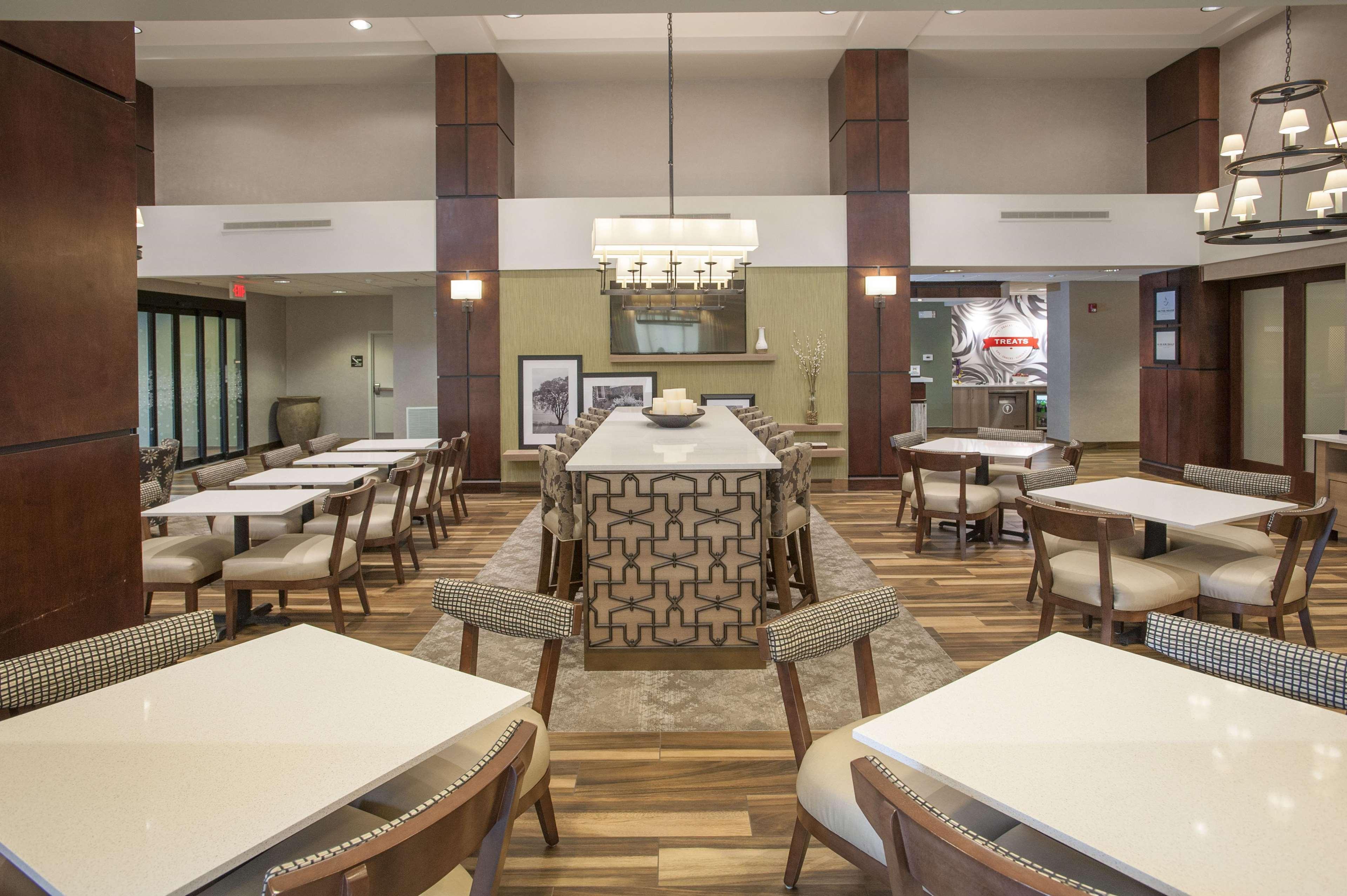 Hampton Inn&suites Providence Park/airport