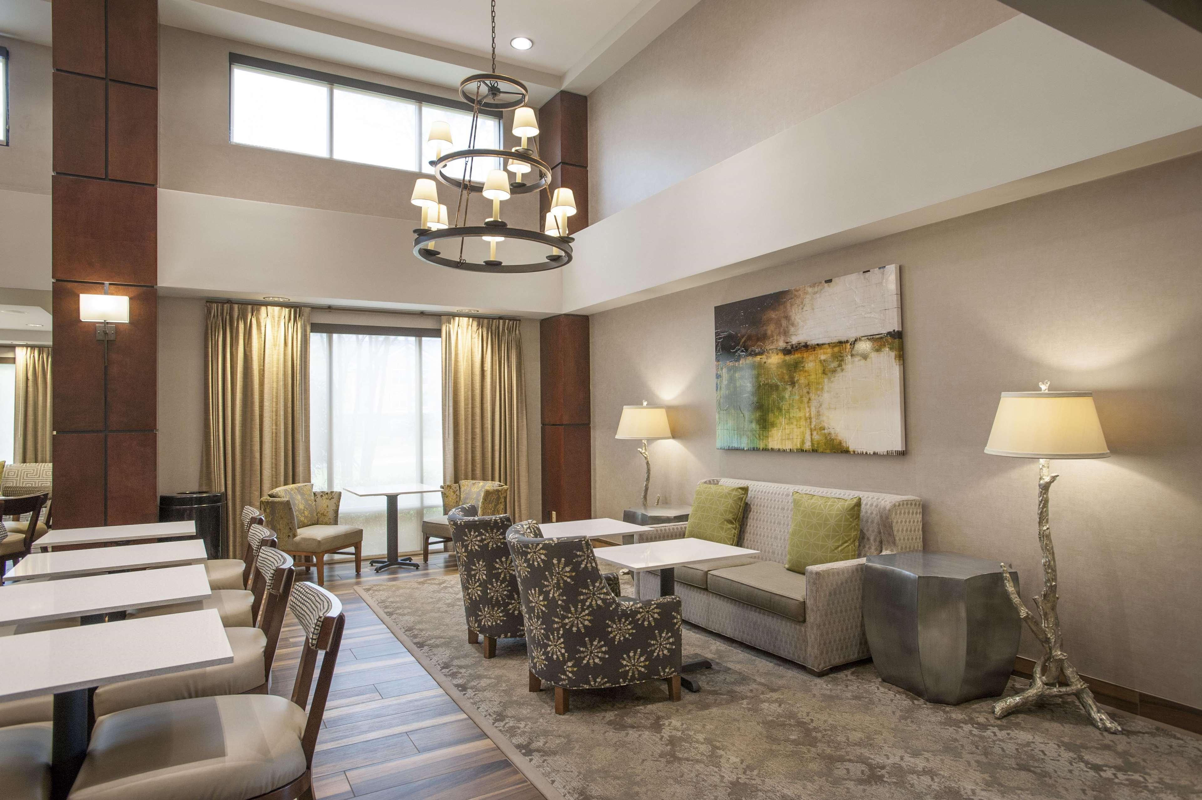Hampton Inn&suites Providence Park/airport 3* Mobile