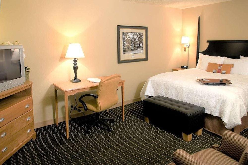 Hampton Inn&suites Providence Park/airport Hotel 3*