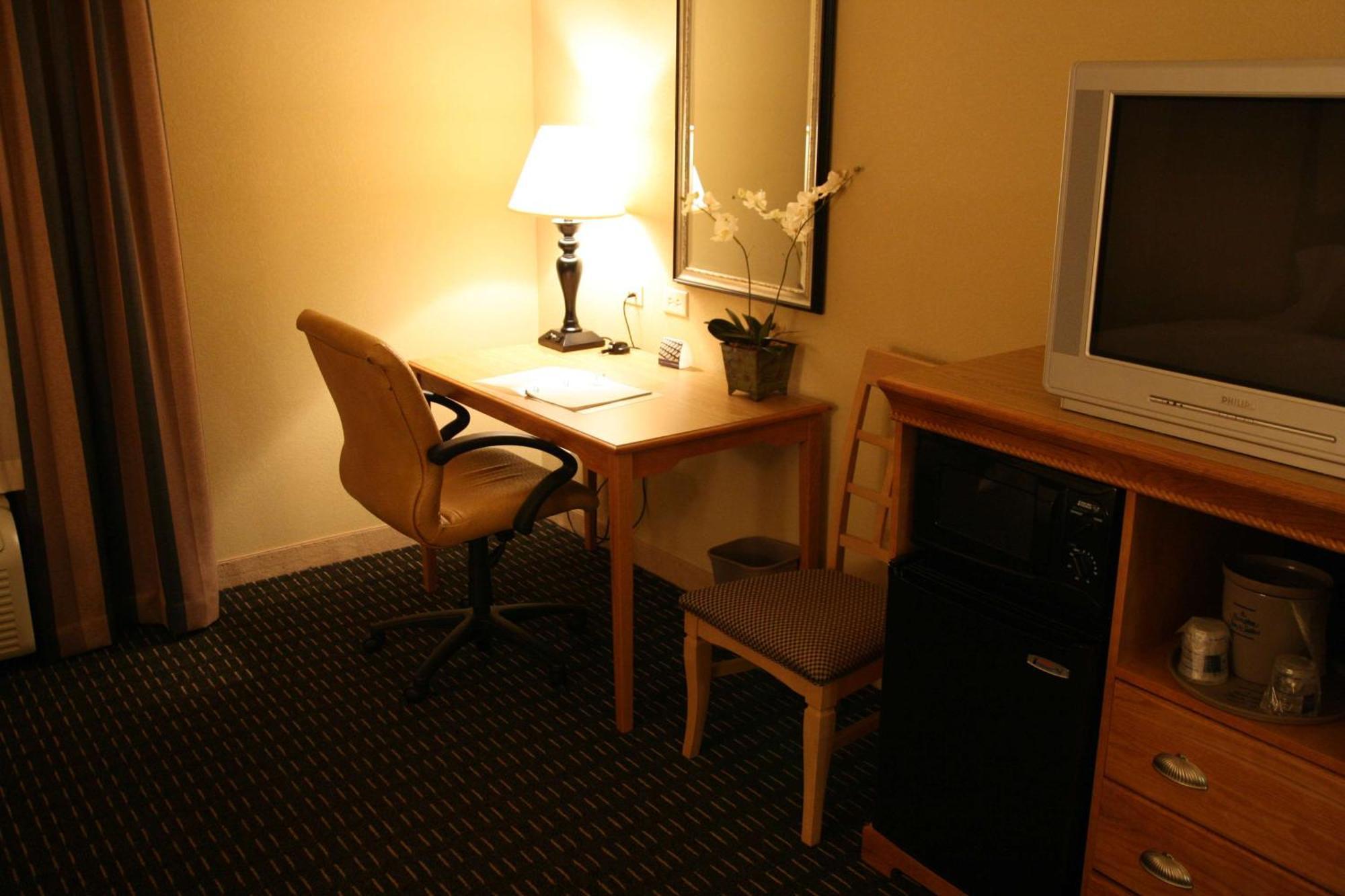Hampton Inn&suites Providence Park/airport 3*