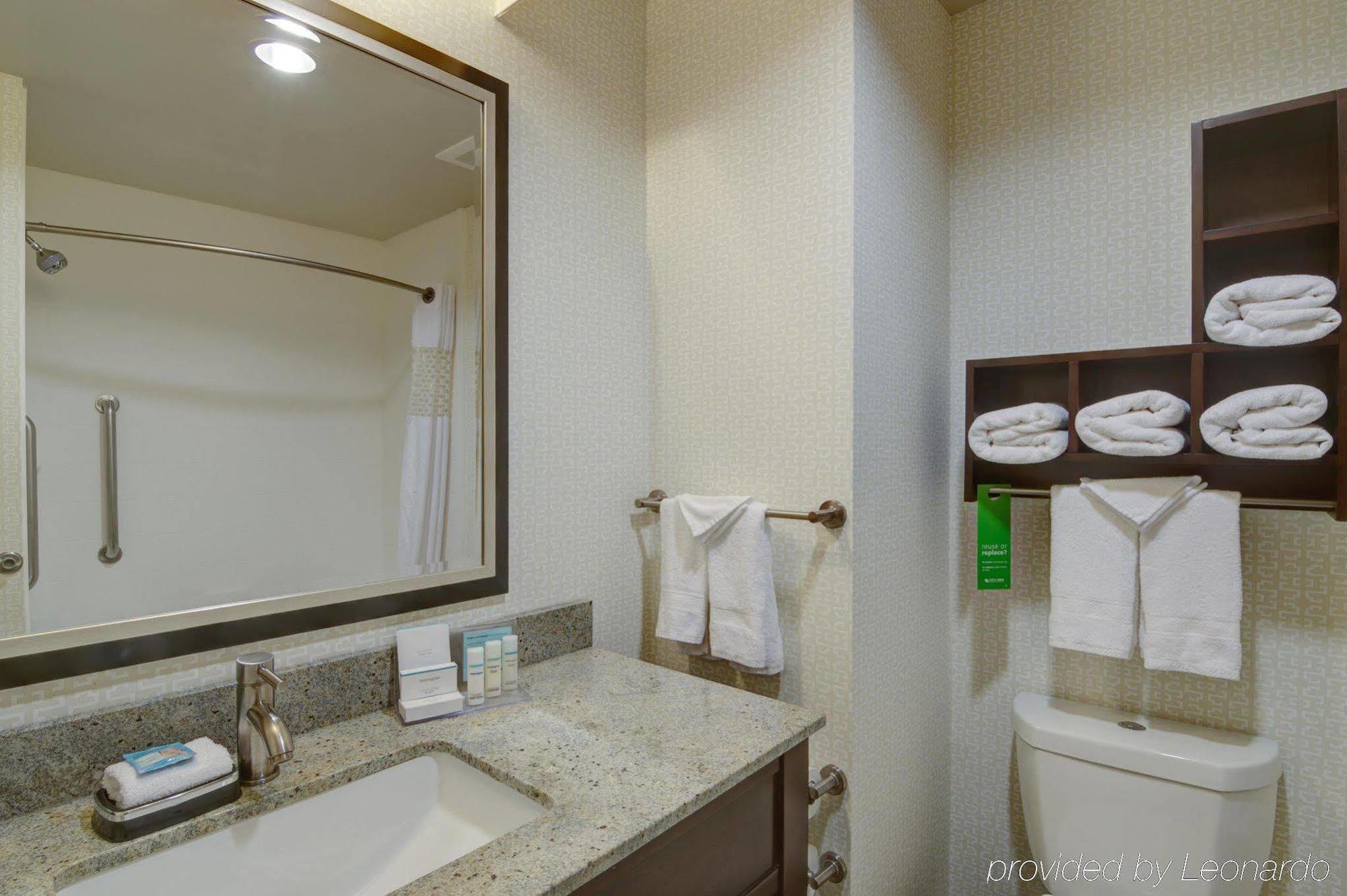 Hampton Inn&suites Providence Park/airport