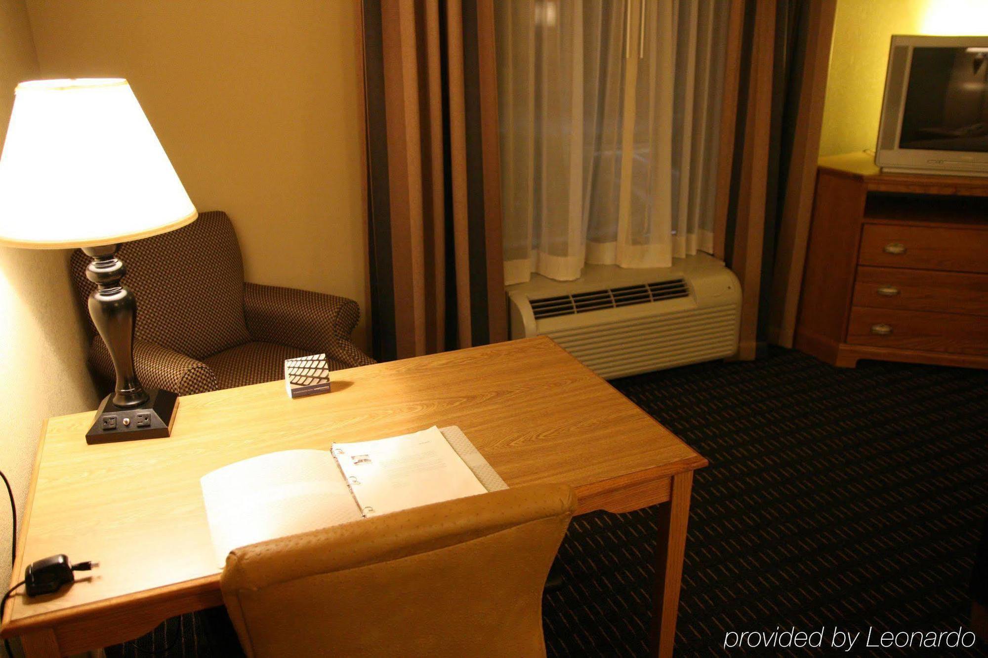Hampton Inn&suites Providence Park/airport